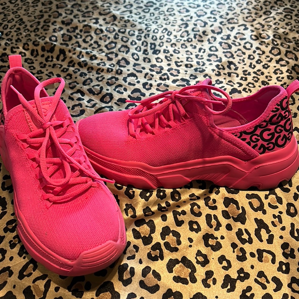 GBG Los Angeles hot pink shoes